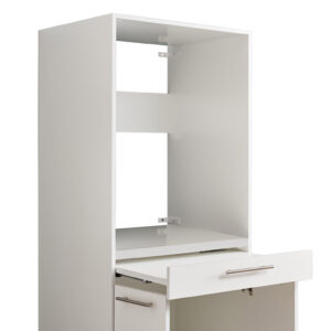 Laundreezy LDSW Basisschrank mit Sockel Freisteller Offen RET_70-200-17 Ein weißer Schrank mit offenem Mittelbereich, geöffneter Schublade und geöffneten unteren Türen steht freigestellt vor weißem Hintergrund.